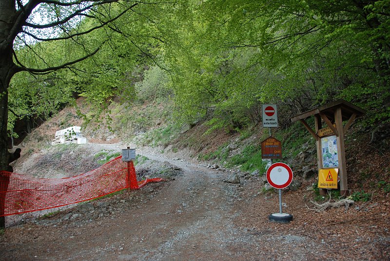 09 03339 Lavori in corso per la nuova strada.JPG